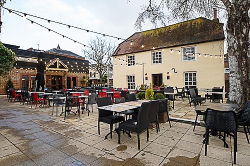 The Hatchet Inn Wetherspoon Newbury  Eksteriør billede